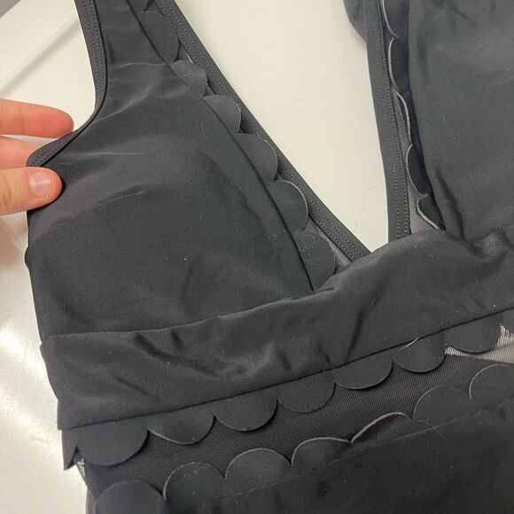 CUPSHE Women's One Piece V Neck Scalloped Mesh Swimsuit in Black SZ S - Picture 5 of 7